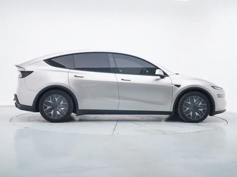 Model Y L 2026 Standard Edition — миниатюра 8
