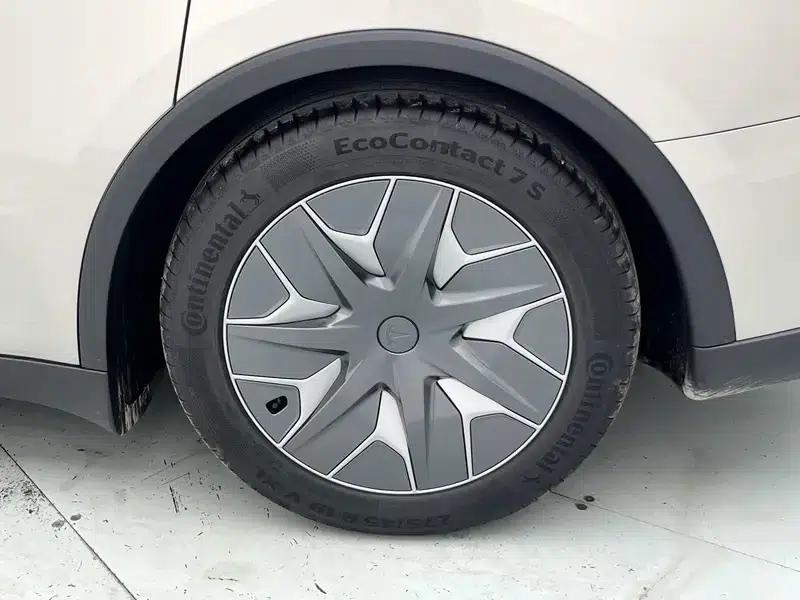 Model Y L 2026 Standard Edition — миниатюра 9