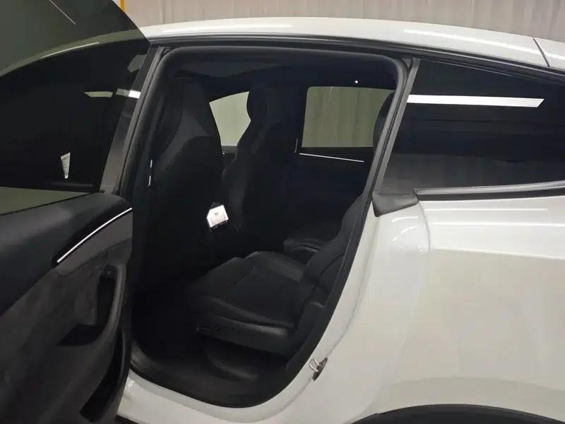 Model Y L 2026 Standard Edition — миниатюра 18