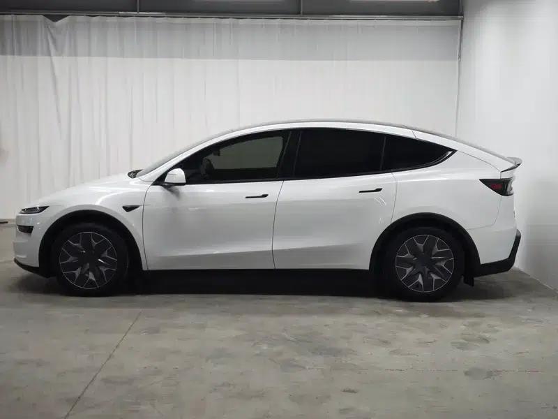 Model Y L 2026 Standard Edition — миниатюра 4
