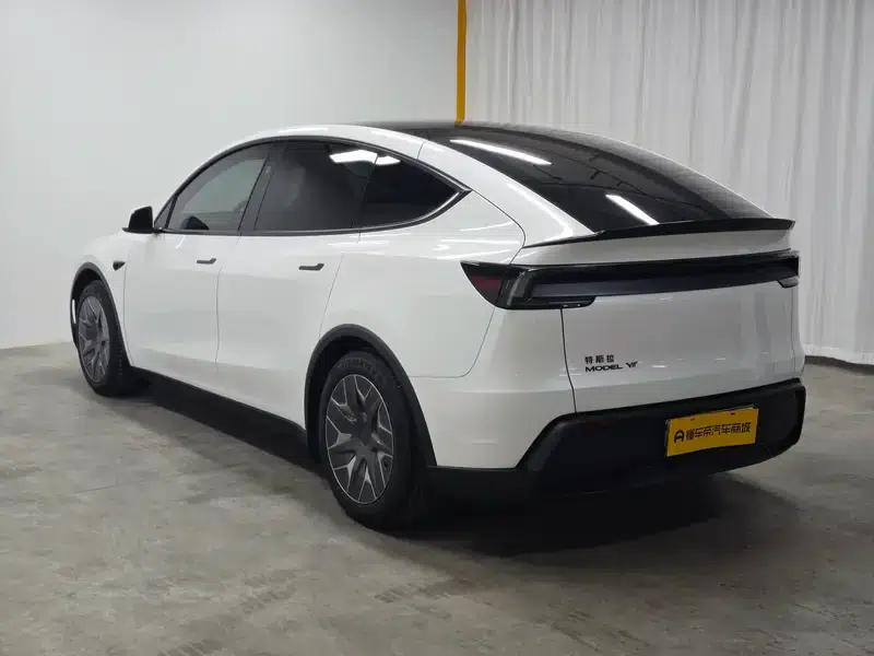 Model Y L 2026 Standard Edition — миниатюра 5