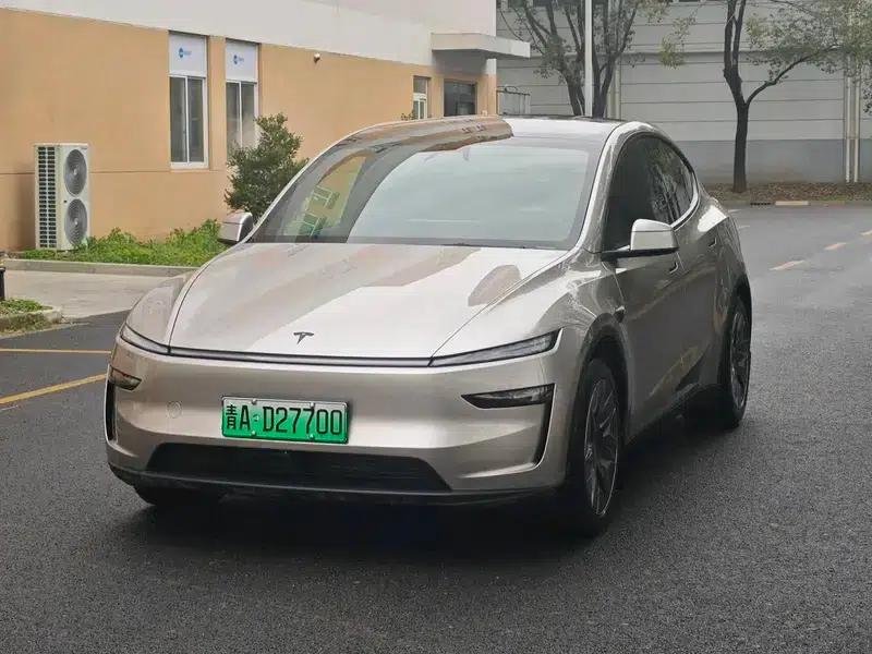 Model Y L 2026 Standard Edition — миниатюра 1