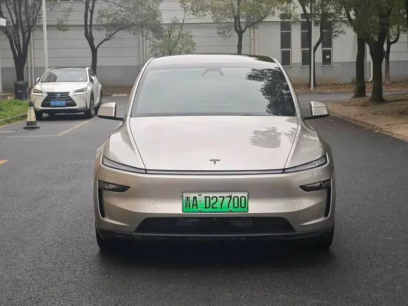 Model Y L 2026 Standard Edition — миниатюра 2