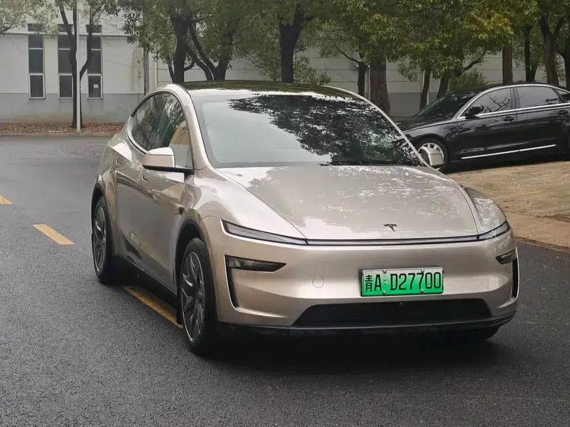 Model Y L 2026 Standard Edition — миниатюра 3