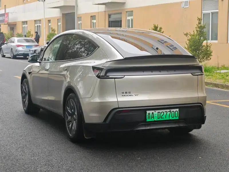 Model Y L 2026 Standard Edition — миниатюра 4