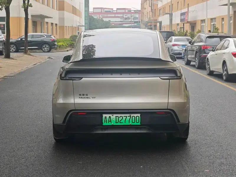 Model Y L 2026 Standard Edition — миниатюра 5