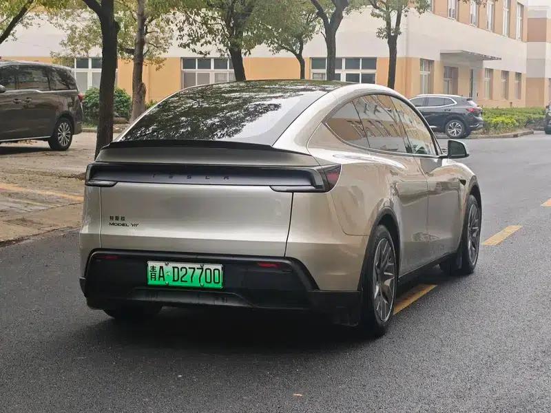 Model Y L 2026 Standard Edition — миниатюра 6