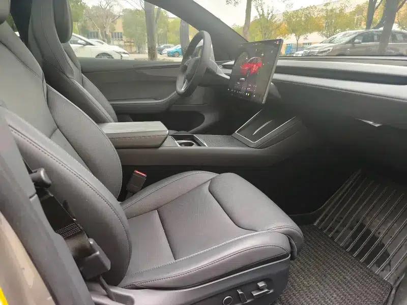 Model Y L 2026 Standard Edition — миниатюра 8