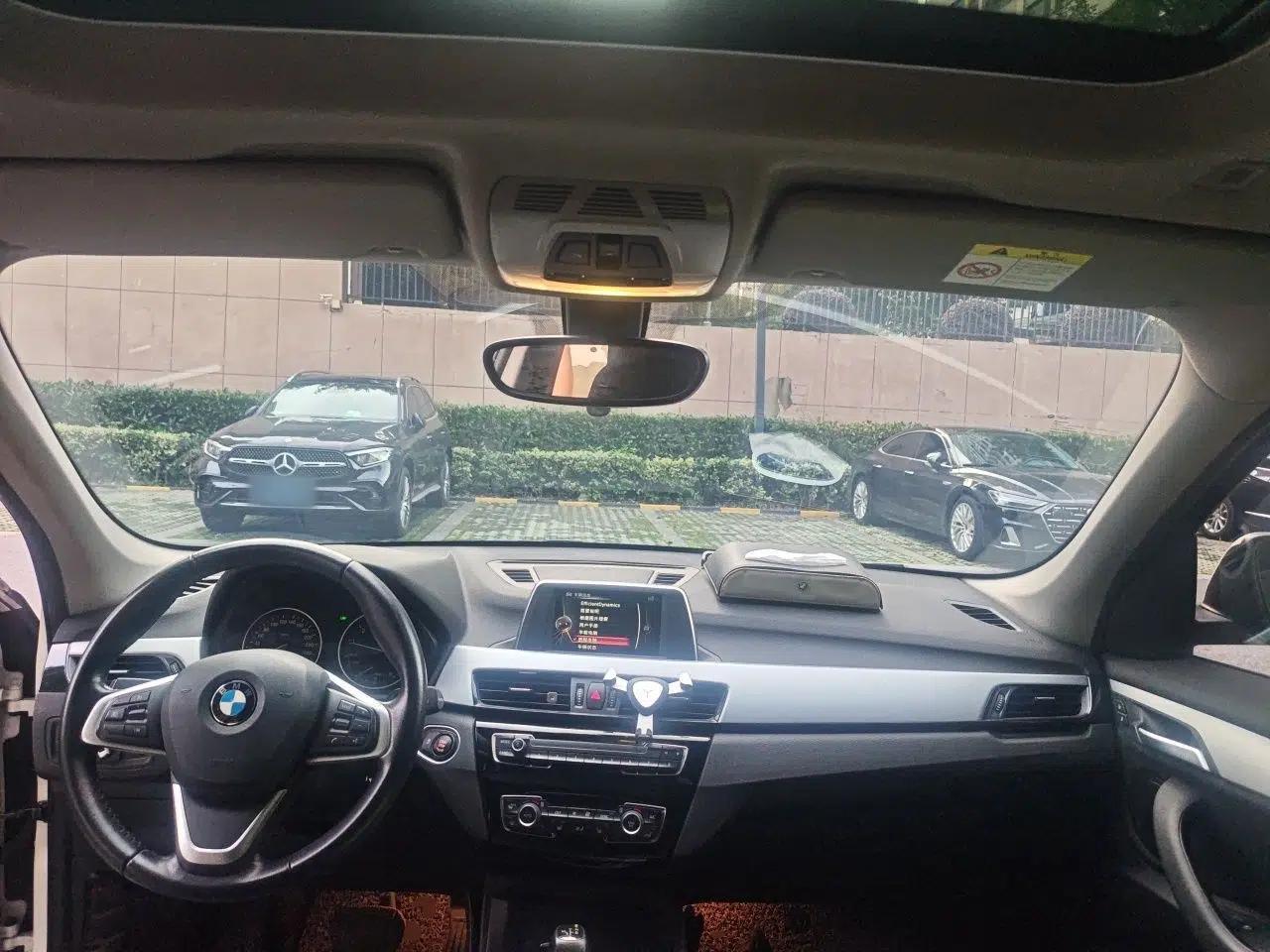 BMW X1 2016 sDrive18Li Premium Edition — миниатюра 9