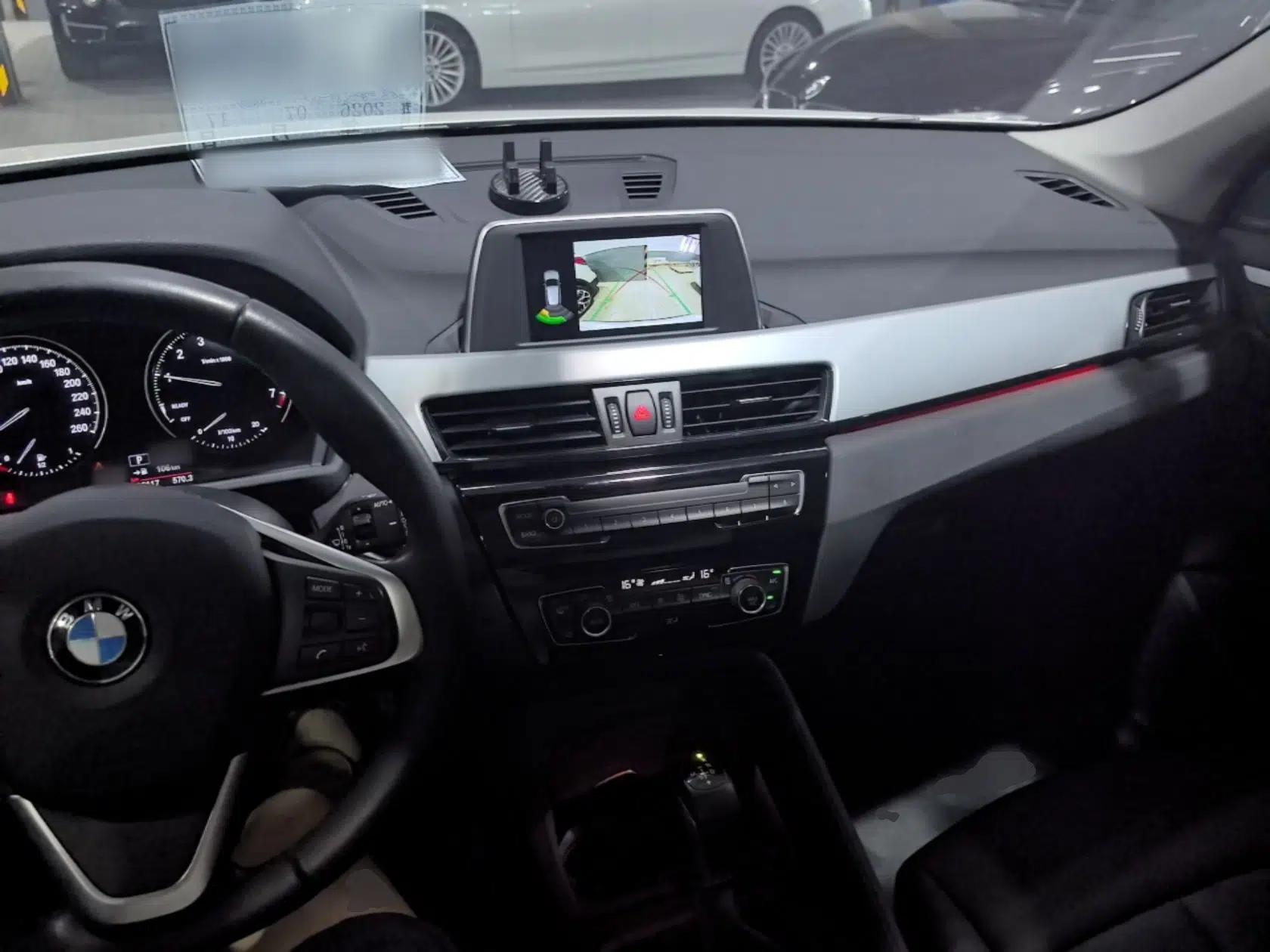 BMW X1 2019 sDrive20Li Leading Model — миниатюра 12