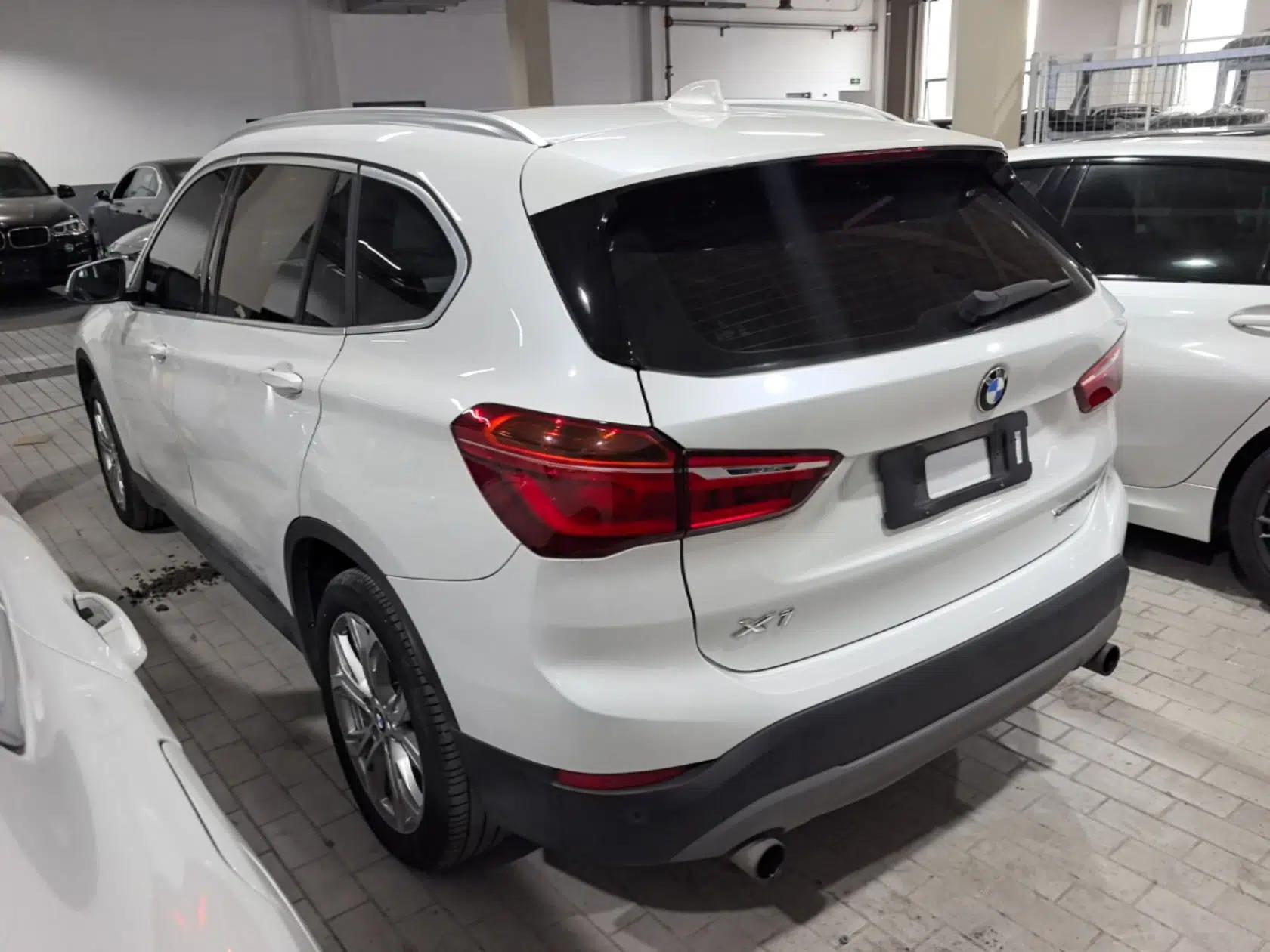 BMW X1 2019 sDrive20Li Leading Model — миниатюра 4