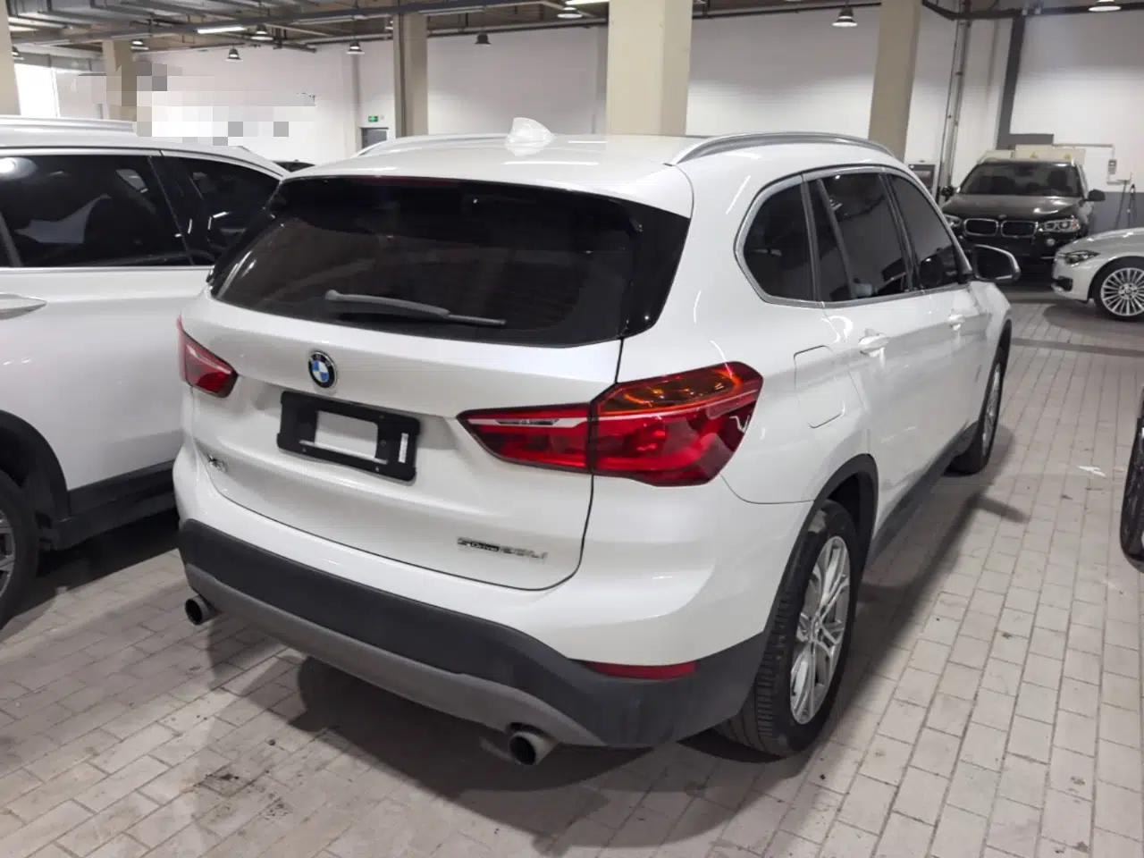 BMW X1 2019 sDrive20Li Leading Model — миниатюра 6