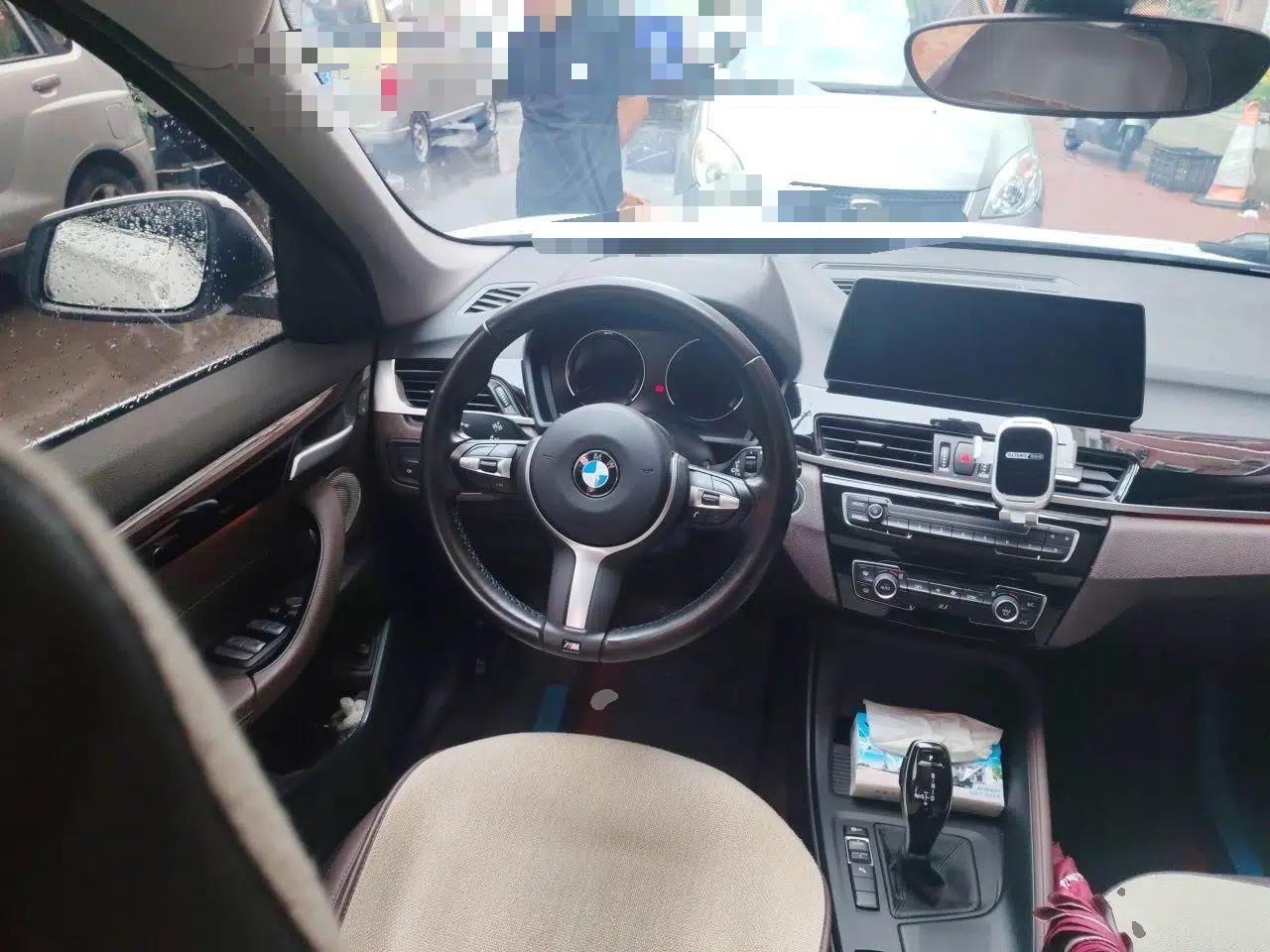 BMW X1 2022 sDrive25Li Leading Model — миниатюра 10