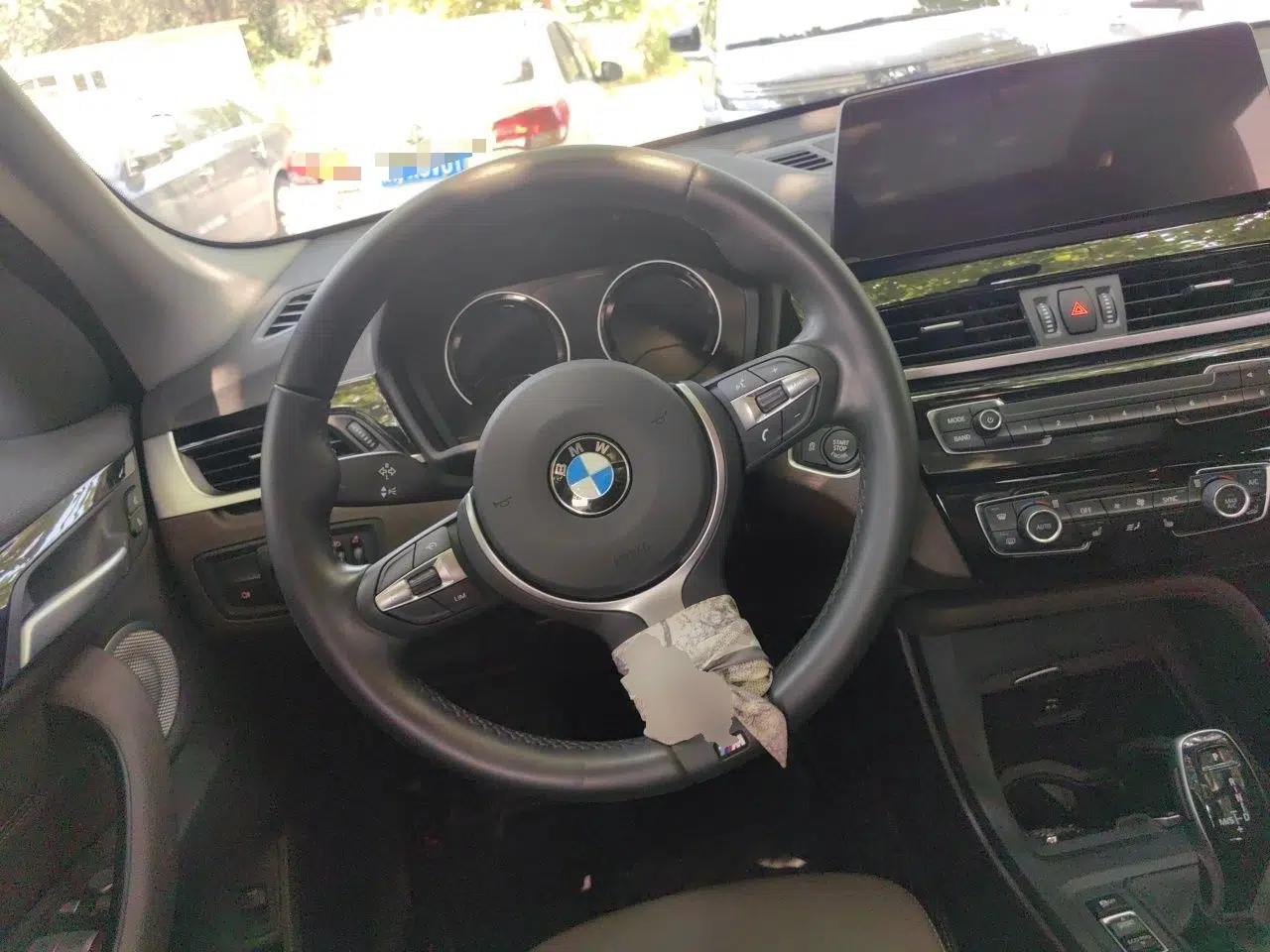 BMW X1 2022 sDrive25Li Leading Model — миниатюра 10