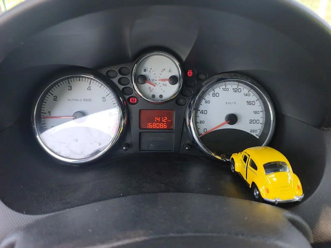 Peugeot 207 2011 Hatchback 1.4L Manual Yule Edition — миниатюра 11