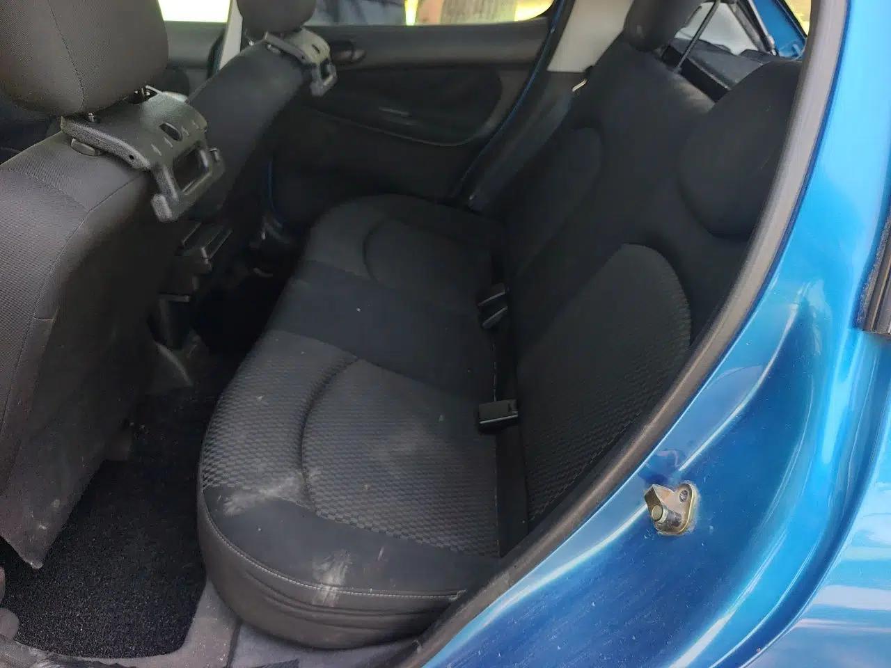 Peugeot 207 2011 Hatchback 1.4L Manual Yule Edition — миниатюра 17