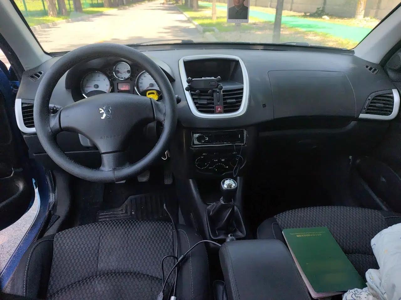 Peugeot 207 2011 Hatchback 1.4L Manual Yule Edition — миниатюра 9