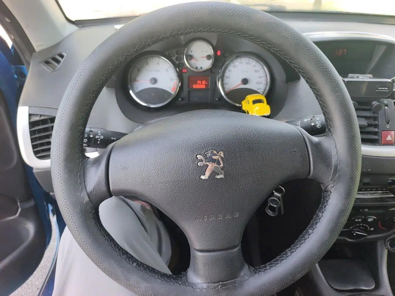 Peugeot 207 2011 Hatchback 1.4L Manual Yule Edition — миниатюра 10