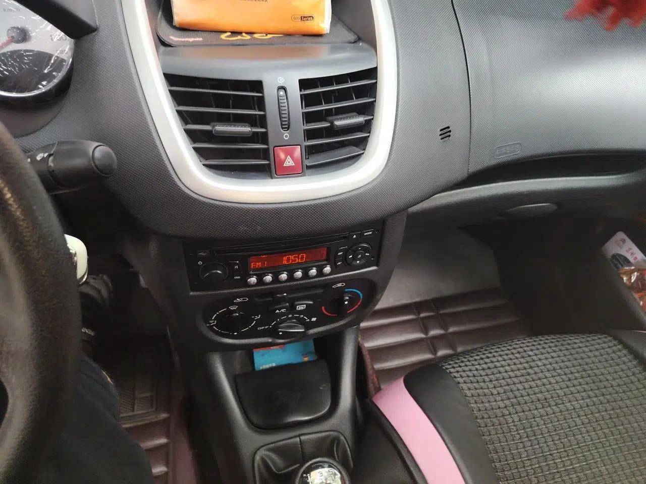 Peugeot 207 2011 Sedan 1.4L Manual Yule Edition — миниатюра 13