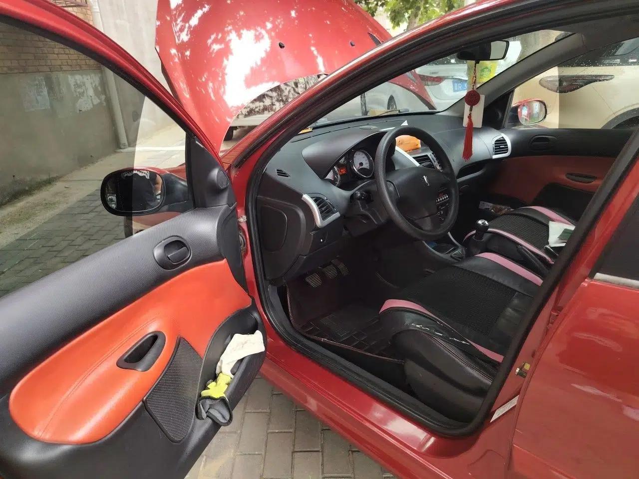 Peugeot 207 2011 Sedan 1.4L Manual Yule Edition — миниатюра 16