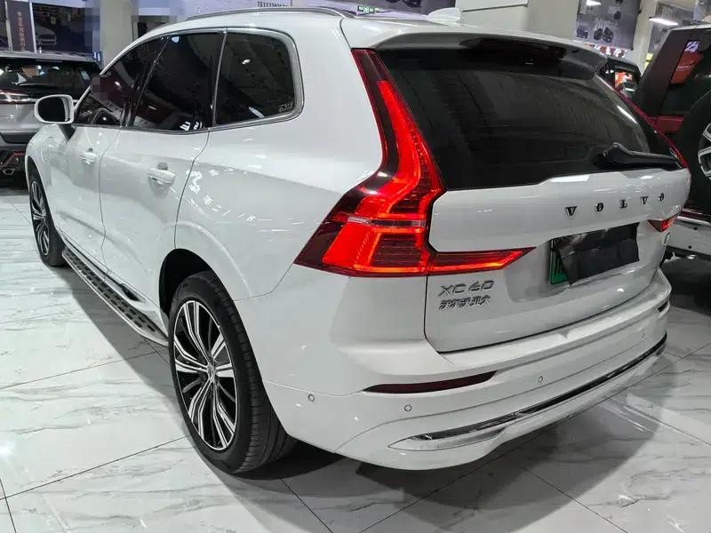2022 Volvo XC60 PHEV T8 AWD Inscription Sport Edition — миниатюра 4