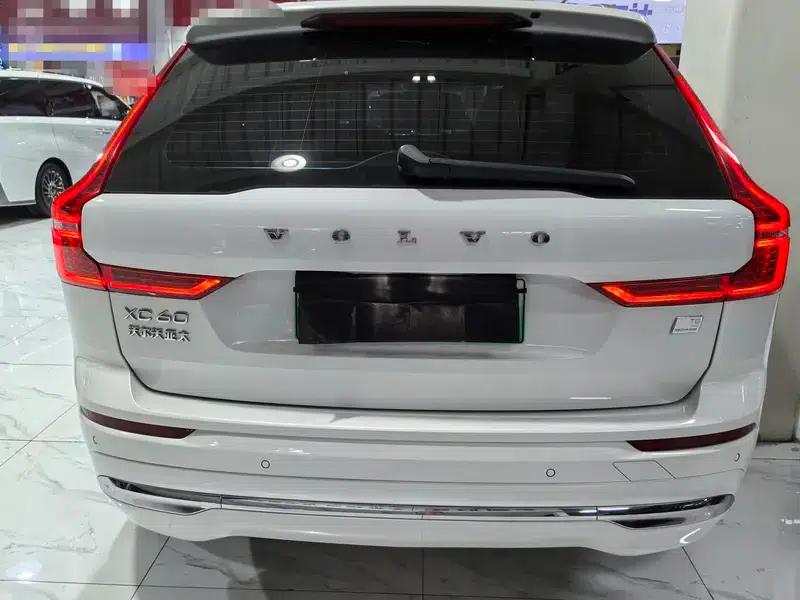 2022 Volvo XC60 PHEV T8 AWD Inscription Sport Edition — миниатюра 5