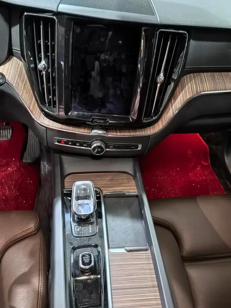 2022 Volvo XC60 PHEV T8 AWD Inscription Sport Edition — миниатюра 9