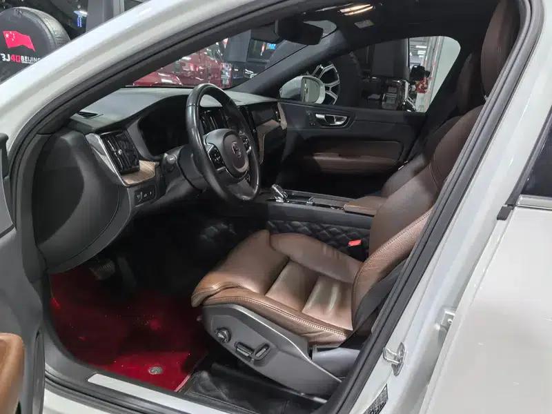 2022 Volvo XC60 PHEV T8 AWD Inscription Sport Edition — миниатюра 10