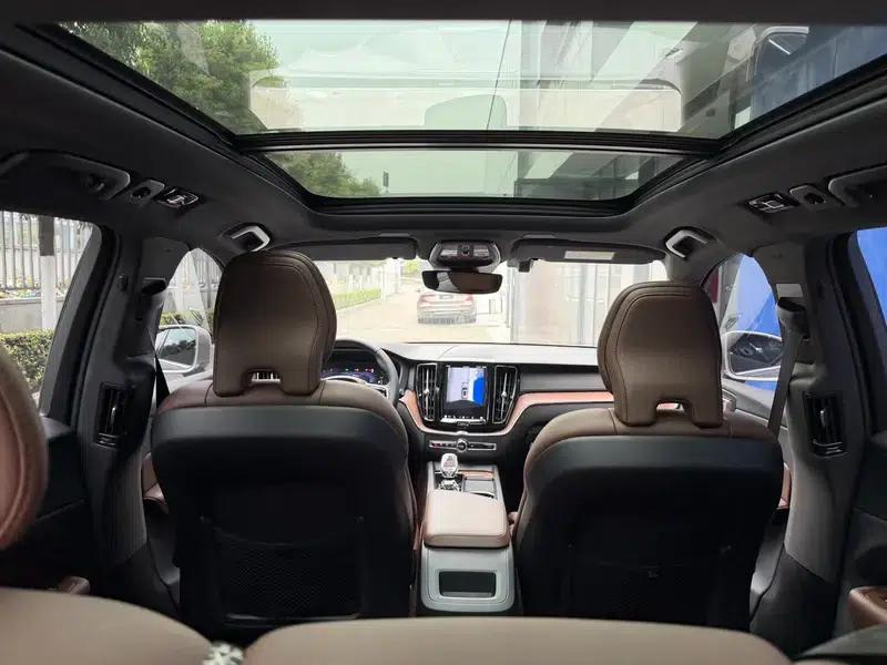 2024 Volvo XC60 PHEV T8 AWD Long Range Smart Luxury Edition — миниатюра 11