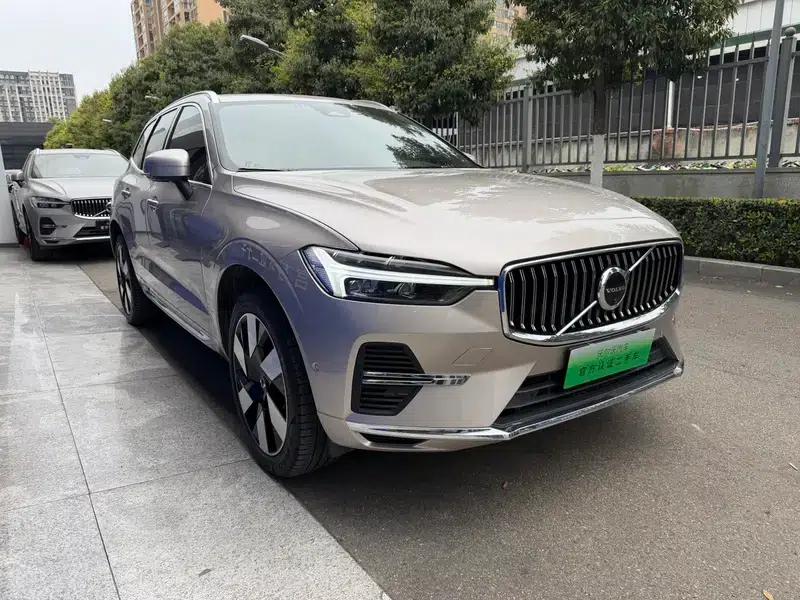 2024 Volvo XC60 PHEV T8 AWD Long Range Smart Luxury Edition — миниатюра 3