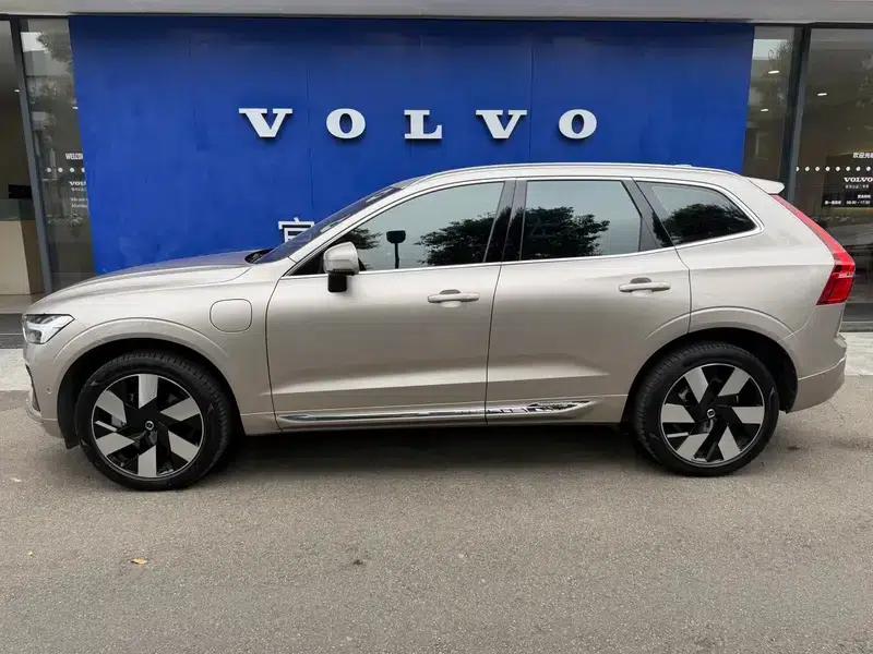 2024 Volvo XC60 PHEV T8 AWD Long Range Smart Luxury Edition — миниатюра 4