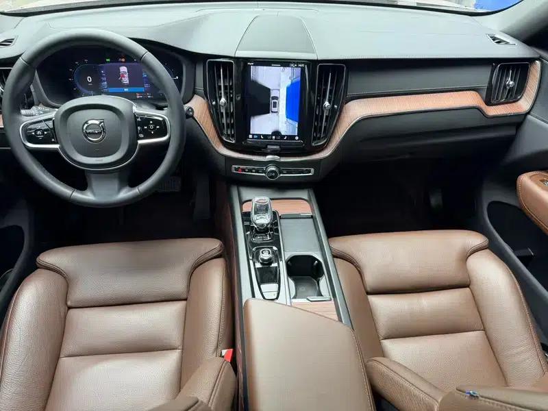 2024 Volvo XC60 PHEV T8 AWD Long Range Smart Luxury Edition — миниатюра 8