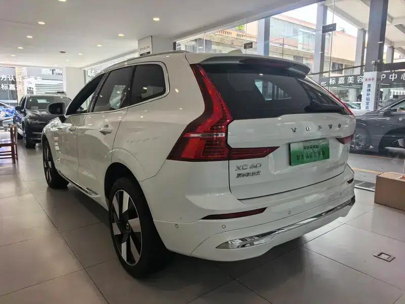 2024 Volvo XC60 PHEV T8 AWD Long Range Smart Luxury Edition — миниатюра 4