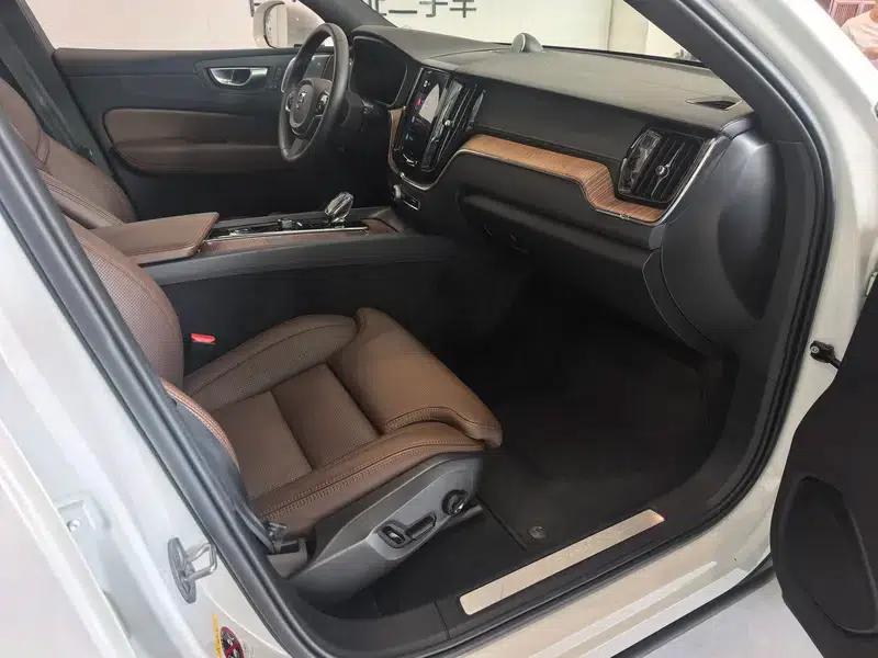 2024 Volvo XC60 PHEV T8 AWD Long Range Smart Luxury Edition — миниатюра 8