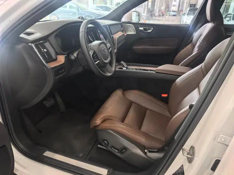 2024 Volvo XC60 PHEV T8 AWD Long Range Smart Luxury Edition — миниатюра 10