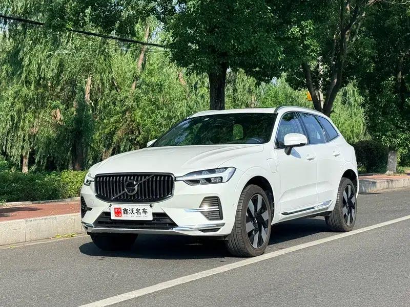 2025 Volvo XC60 PHEV T8 AWD Long Range Smart Luxury Edition — миниатюра 1
