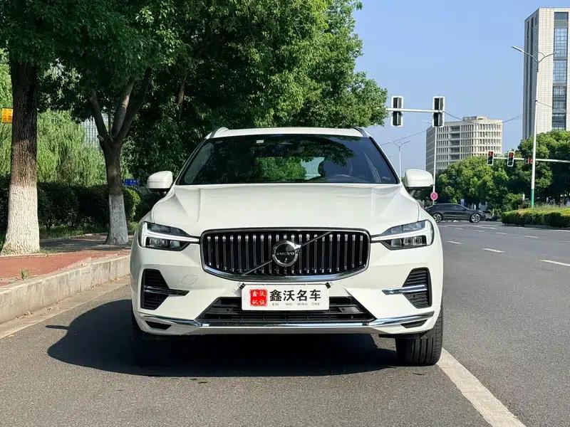 2025 Volvo XC60 PHEV T8 AWD Long Range Smart Luxury Edition — миниатюра 2
