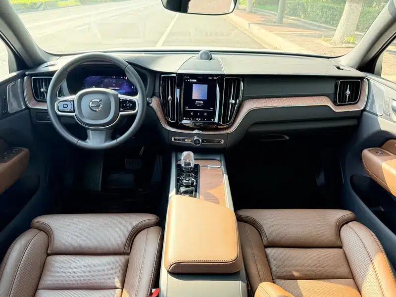 2025 Volvo XC60 PHEV T8 AWD Long Range Smart Luxury Edition — миниатюра 11