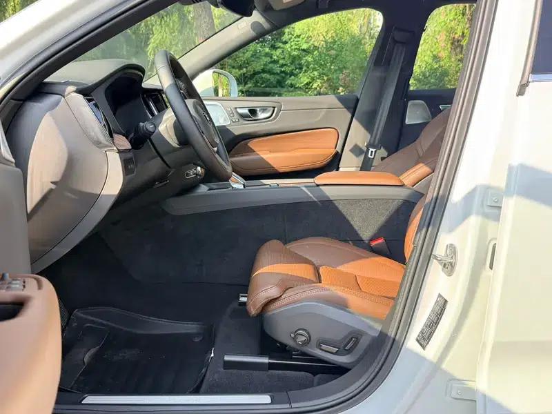 2025 Volvo XC60 PHEV T8 AWD Long Range Smart Luxury Edition — миниатюра 14
