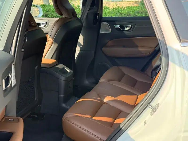 2025 Volvo XC60 PHEV T8 AWD Long Range Smart Luxury Edition — миниатюра 15