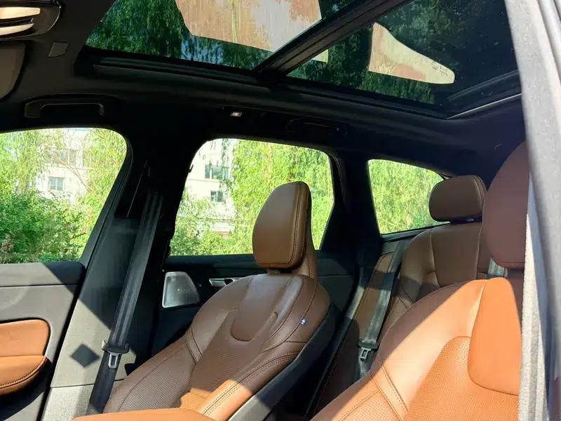 2025 Volvo XC60 PHEV T8 AWD Long Range Smart Luxury Edition — миниатюра 17