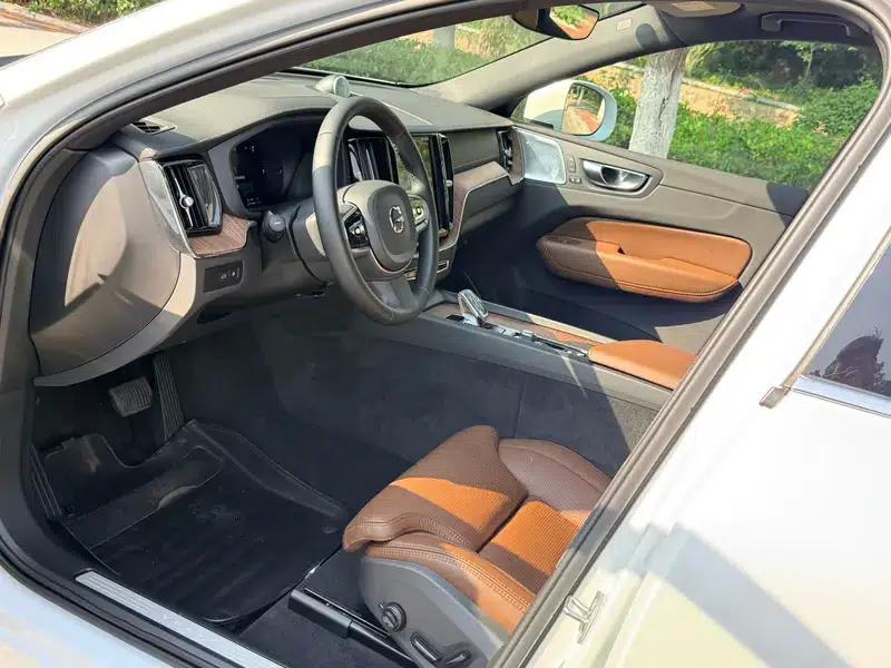 2025 Volvo XC60 PHEV T8 AWD Long Range Smart Luxury Edition — миниатюра 18