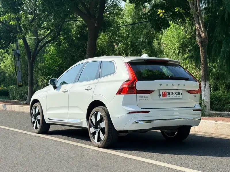 2025 Volvo XC60 PHEV T8 AWD Long Range Smart Luxury Edition — миниатюра 4