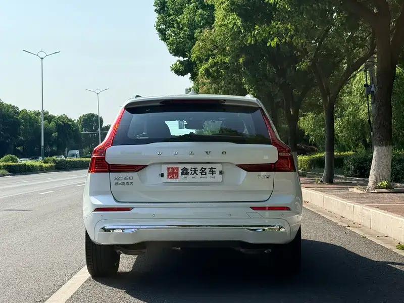 2025 Volvo XC60 PHEV T8 AWD Long Range Smart Luxury Edition — миниатюра 5