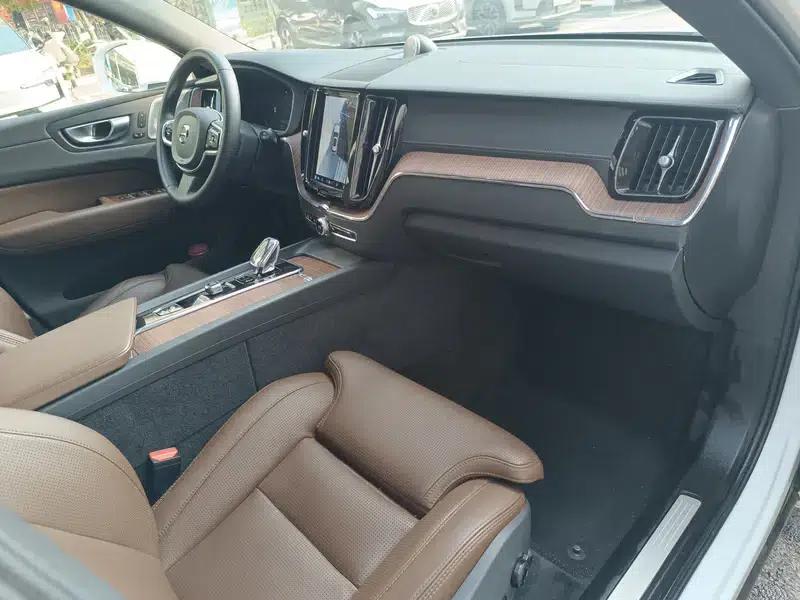 2025 Volvo XC60 PHEV T8 AWD Long Range Smart Luxury Edition — миниатюра 12