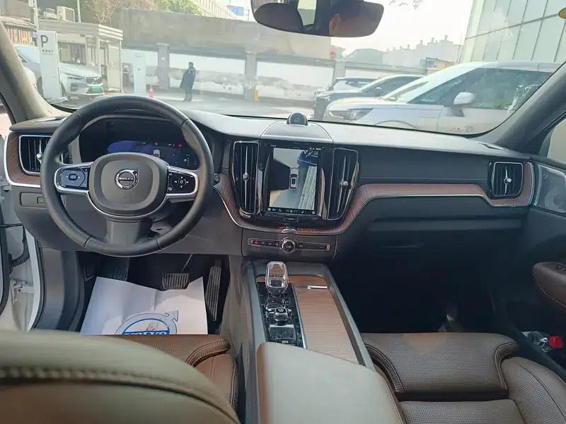 2025 Volvo XC60 PHEV T8 AWD Long Range Smart Luxury Edition — миниатюра 14