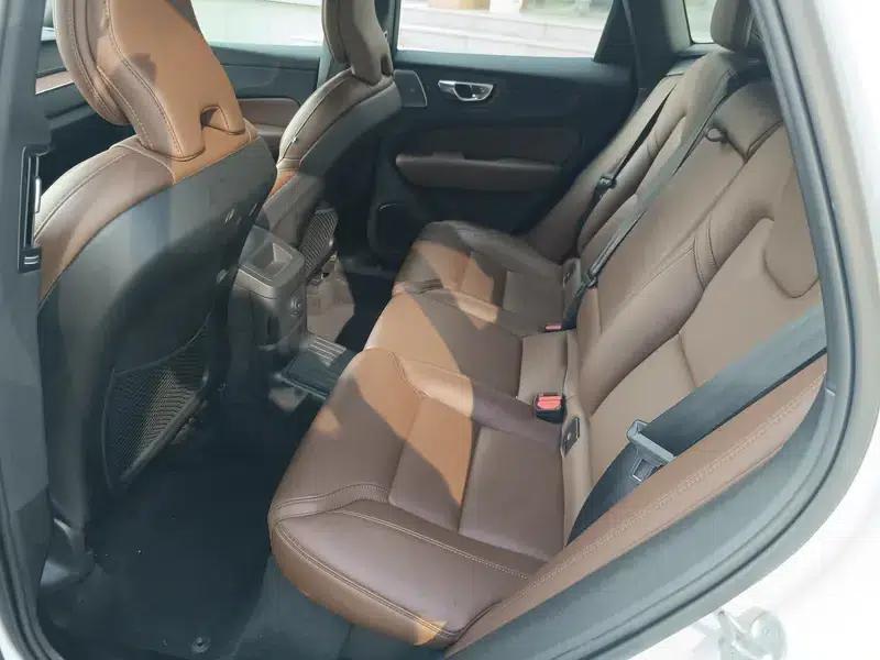 2025 Volvo XC60 PHEV T8 AWD Long Range Smart Luxury Edition — миниатюра 17
