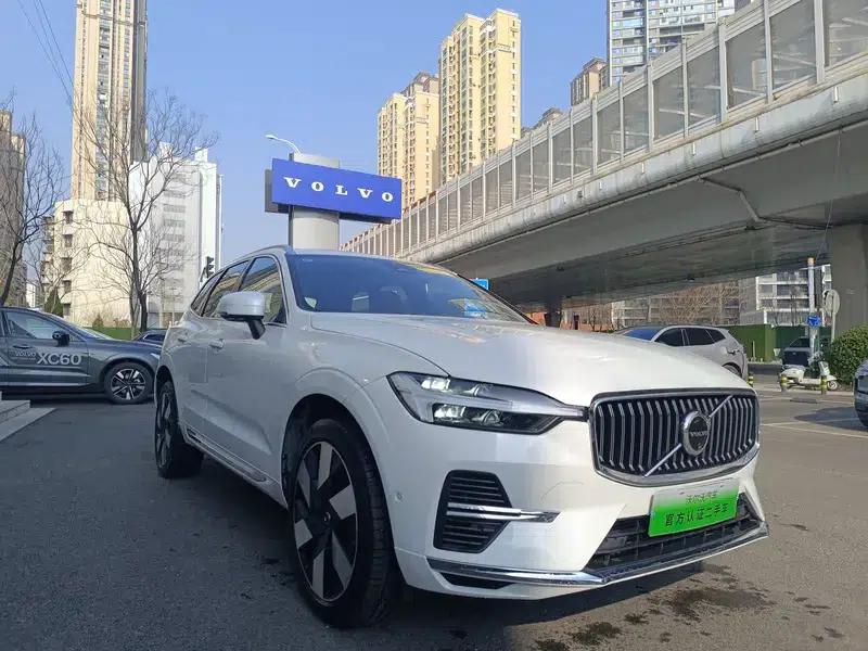 2025 Volvo XC60 PHEV T8 AWD Long Range Smart Luxury Edition — миниатюра 3