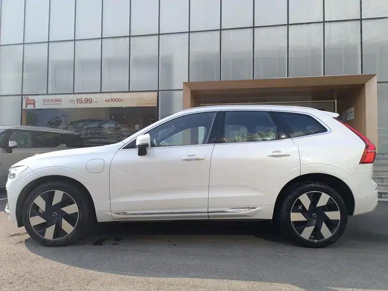 2025 Volvo XC60 PHEV T8 AWD Long Range Smart Luxury Edition — миниатюра 4