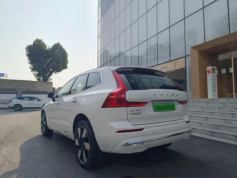 2025 Volvo XC60 PHEV T8 AWD Long Range Smart Luxury Edition — миниатюра 5